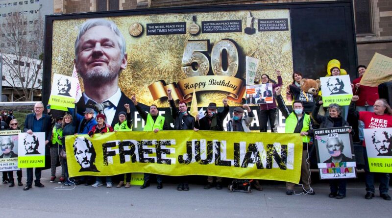 Julian Assange - Melbourne protest with big banner celebrating Assange birthday.