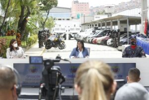 VP Delcy Rodriguez and Minister Carmen Melendez providing details of the security operation "Gran Cacique Indio Guaicaipuro" deployed in Caracas to neutralize EL Coqui paramilitary gang operation in Cota 905, Caracas. Photo courtesy of the Office of the Vice Presidency.