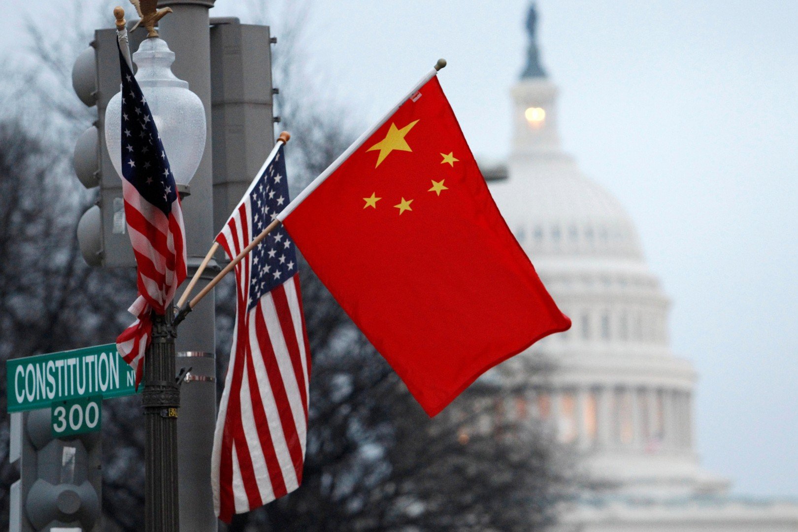 Chinese and US decoration flags on Washington DC. File photo by Hyungwon Kang / Reuters.