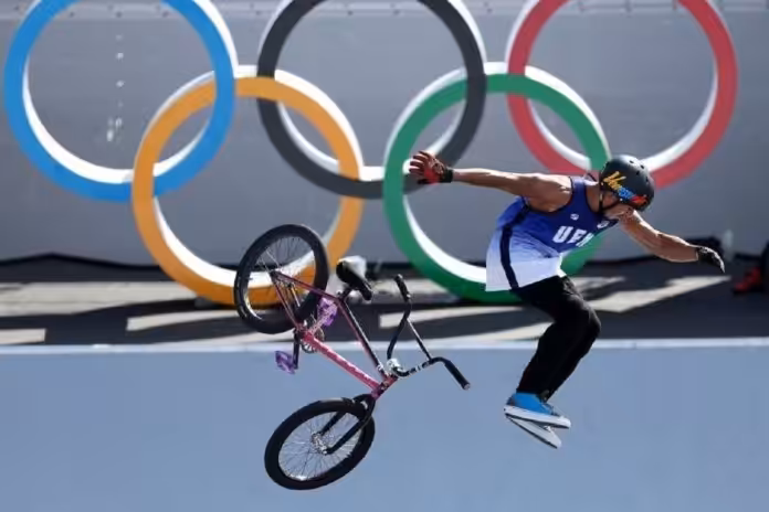 Eddie Alvierez practicing with his bike in Tokyo. Photo courtesy of RedRadioVE.