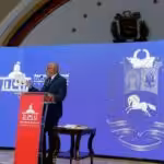 The president of the Venezuelan Parliament, Jorge Rodríguez, presents evidence of the connection between Popular Will and armed groups from Cota 905, El Valle and La Vega (Photo: Leonardo Fernández Viloria / Reuters)