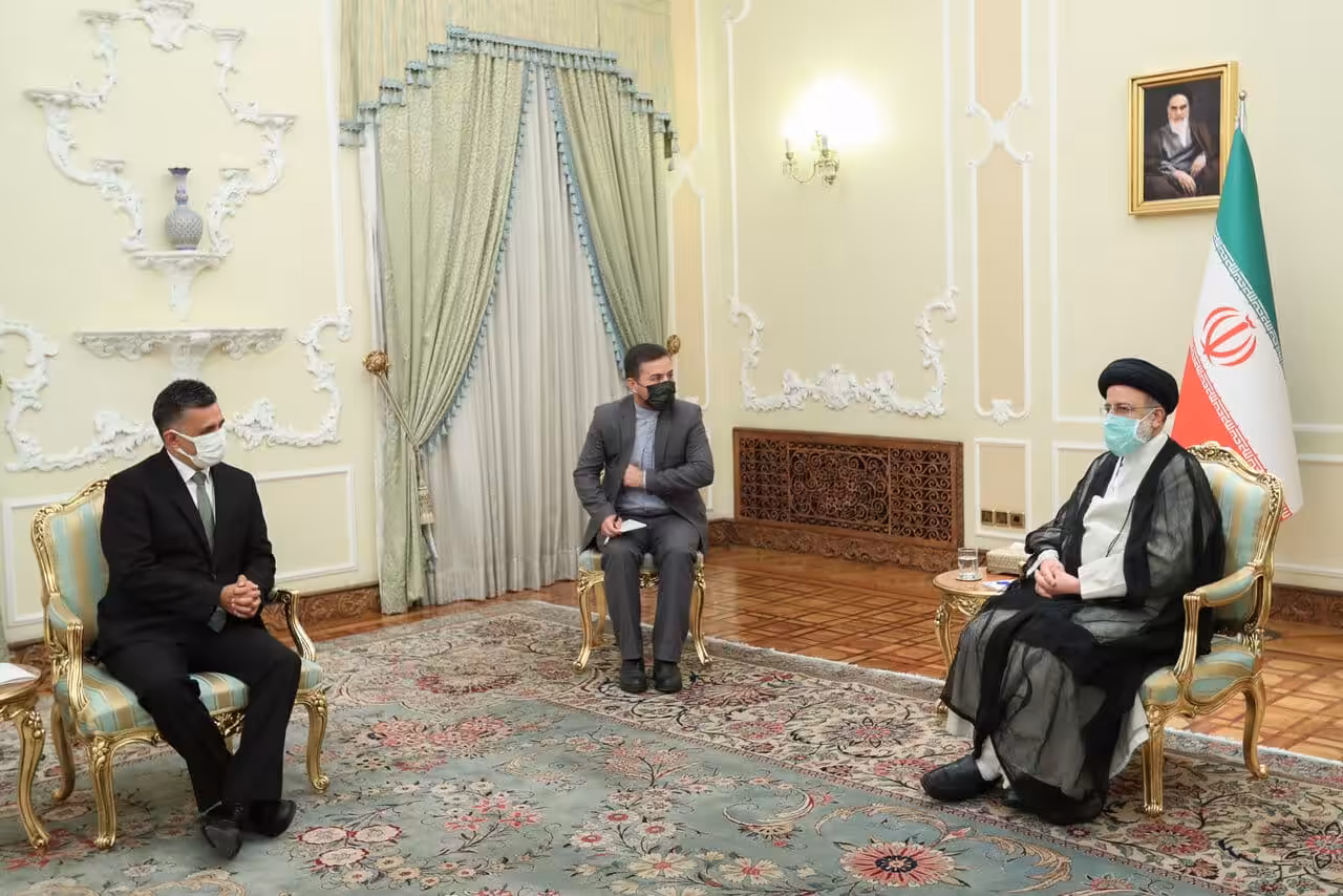 acha Llorenti, Executive Secretary of ALBA-TCP in a meeting with the New Iranian President Ebrahim Raisi. Photo courtesy of Twitter / @SachaLlorenti .