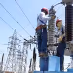 CORPOELEC technicians working on a power line. File photo courtesy of Correo del Orinoco.