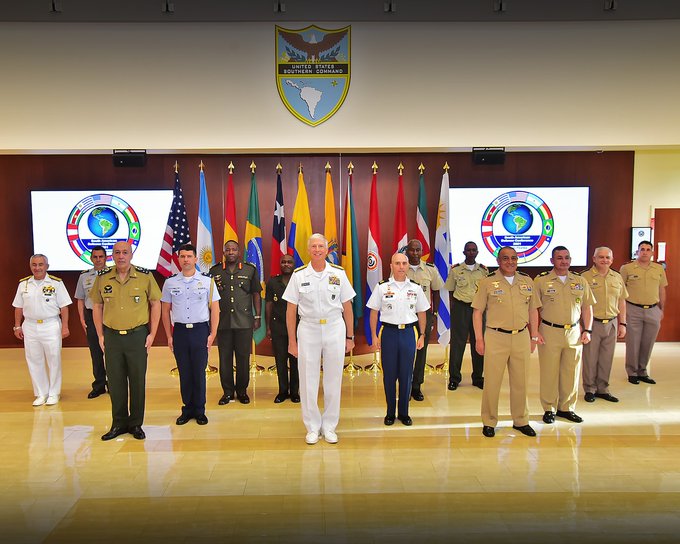 SOUTHCOM's Faller surrounded by Latin American military officers participating at the South American Defense Conference, held in Miami. Photo courtesy of Twitter / @Southcom .