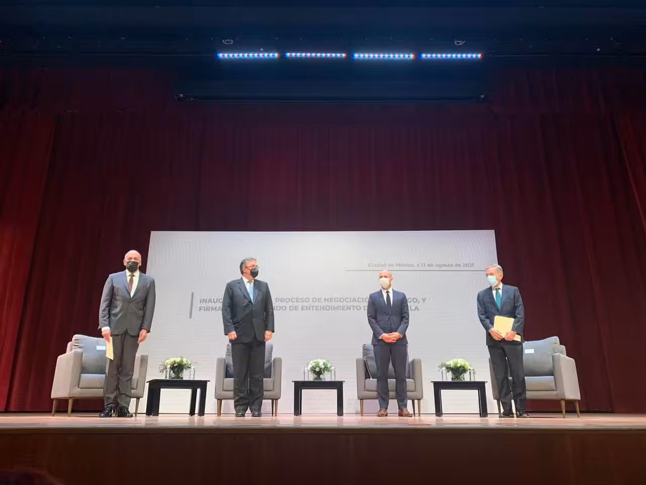 Mexican chancellor Marcelo Ebrard receives Jorge Rodríguez, head of the Delegation of the Government of the Bolivarian Republic of Venezuela; Gerardo Blyde, head of the Venezuelan Unitary Platform Delegation, and Dag Nylander, head of the Norwegian Facilitation Team. Photo Twitter / @SRE_mx .
