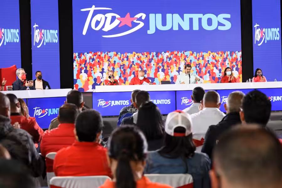 President Maduro and the PSUV directorate. File photo courtesy of Prensa Presidencial.