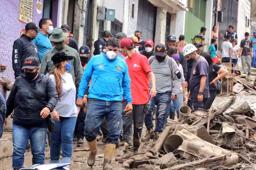 Venezuelan authorities, military and emergency teams already deployed since Tuesday on the ground in Mocoties. Photo courtesy of Twitter / @JEHYSONGUZMAN .