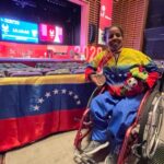 Clara Fuentes showing the first Paralympic Medal for Venezuela at Tokyo 2020. Photo courtesy of RedRadioVE.