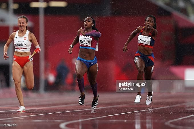 From left to right: Alicja Jeromin, from Poland; Brittni Mason, from the United States, and Lisbeli Marina Vera Andrade, from Venezuela, compete in the final of athletics 100m - T47, this August 31 (Photo: Kiyoshi Ota / Getty Images)