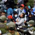 The carabineros evict migrants in a square in Iquique, in northern Chile. Photo courtesy of HispanTV.