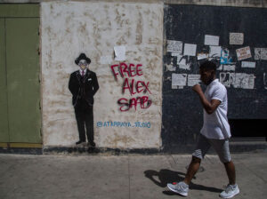 Graffiti in the streets of Caracas with the hashtag #FreeAlexSaab. Photo courtesy of Últimas Noticias.