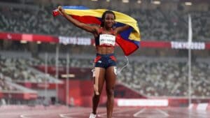 Lisbeli Vera holding the Venezuelan flag after wining her third Paralympic medal Tokyo 2020. Photo courtesy of Getty Images.