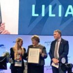 Lilian Tintori being "awarded" with the Lindebrækk Prize 2016 by Erna Solberg. File photo.