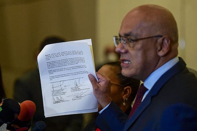 Jorge Rodriguez showing the memorandum that formalized the launching of Mexico Talks File photo.