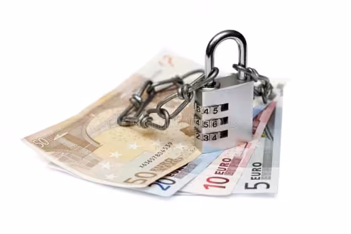 Photo composition: Some Euros bills "locked." Photo courtesy of RedRadioVE.