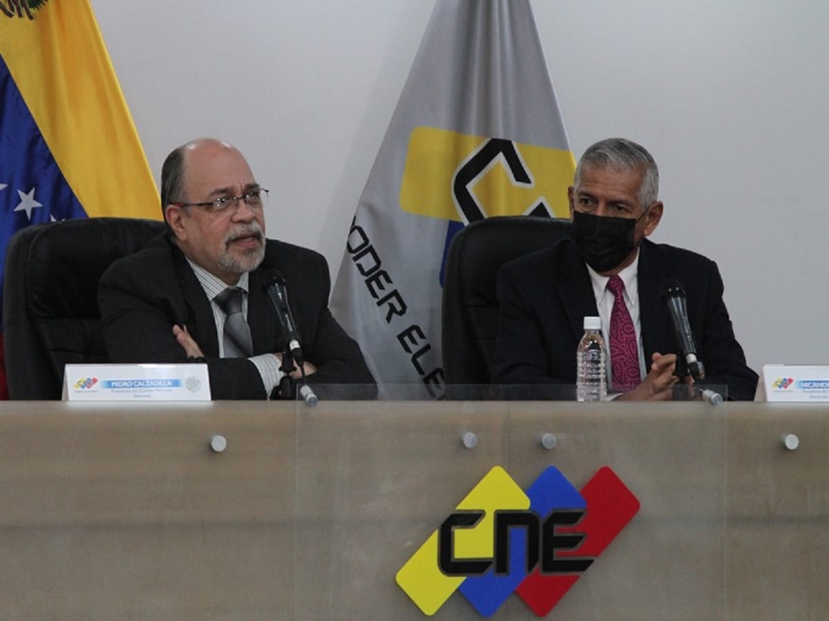 Predro Calzadilla, the president of the CNE and Nicanor Moscoso, the president of Ceela. Photo courtesy of CNE.