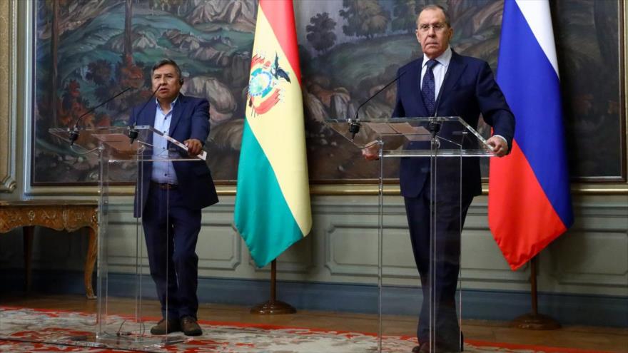 Bolivian Foreign Minister Rogelio Mayta (left) and his Russian counterpart Sergei Lavrov, Moscow, October 22, 2021. (Source: twitter @mae_rusia)