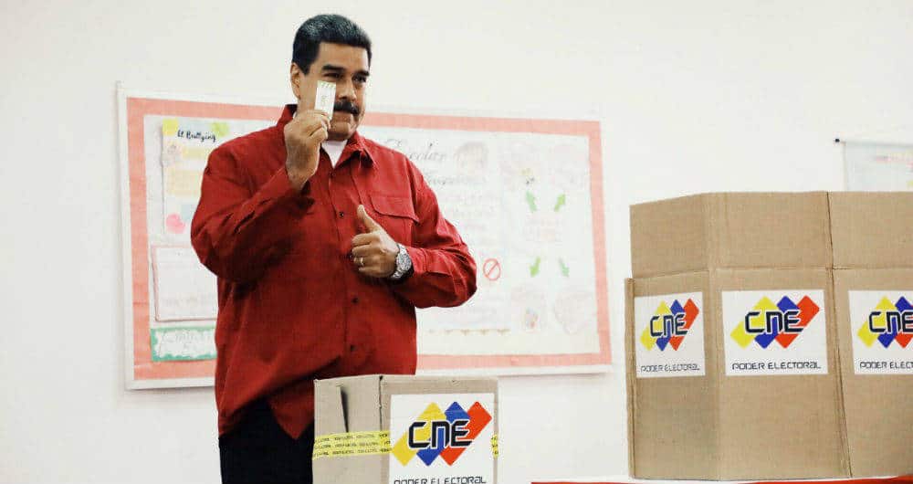 Venezuelan president Nicolas Maduro voting on the October 10 mock election in preparation for the 21N regional elections. Photo courtesy of Ciudad CCS.