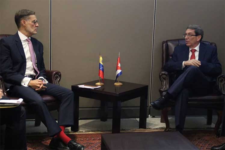 Venezuelan minister for foreign affairs Felix Plasencia (left) and his Cuban counterpart Bruno Rodriguez (right). File photo courtesy of Prensa Latina.