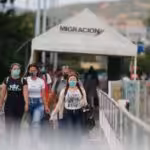 People crossing the international Simon Bolivar bridge connecting Tachira state in Venezuela and North of Santander department in Colombia. Photo courtesy of Twitter / @FreddyBernal.