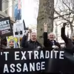 London-protesters-rally-against-Assange-extradition