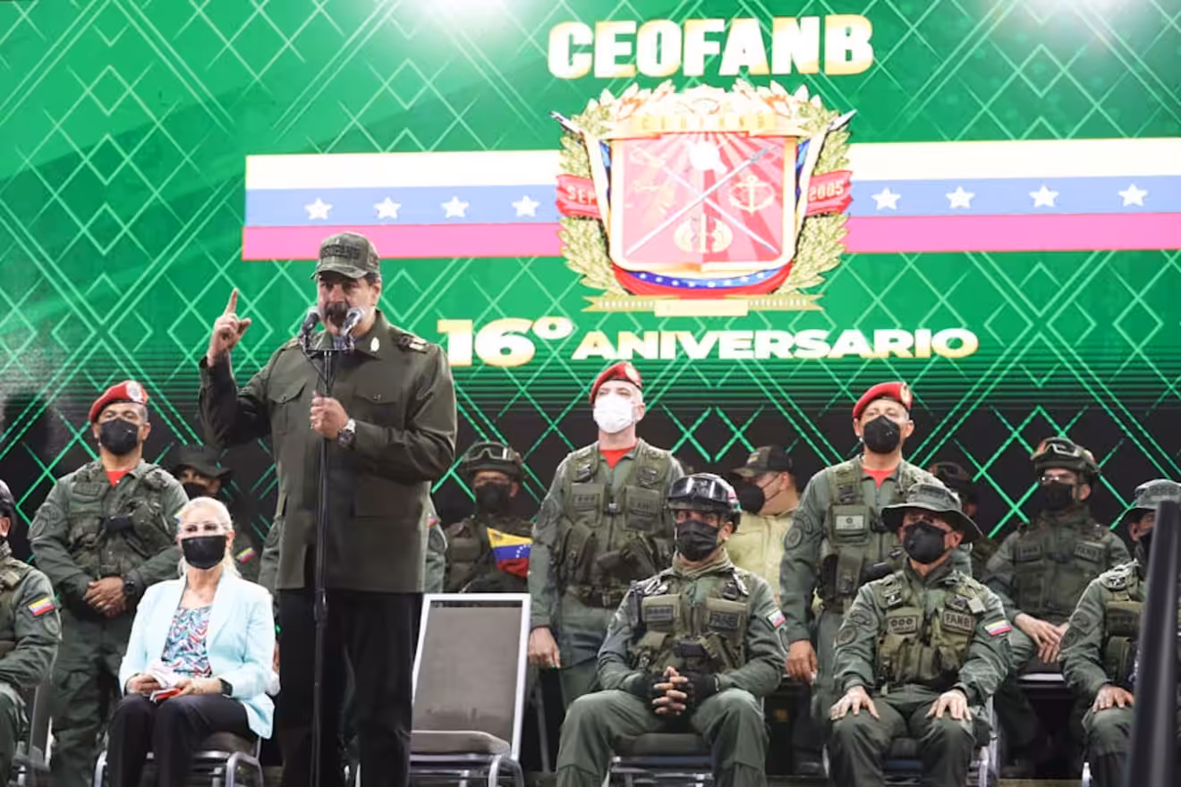 Maduro-con-la-FANB