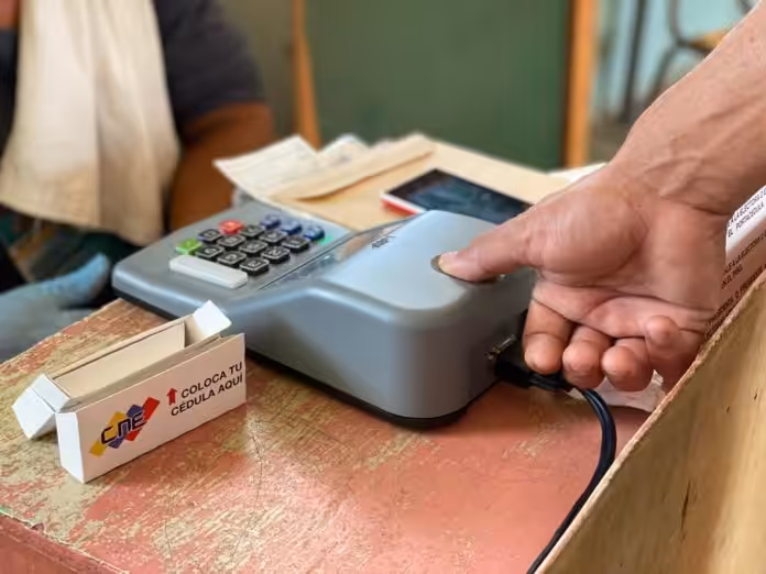 Fingerprint scanned, necessary to validate the voter to exercise his right and guarantee the one voter one vote principle. File photo courtesy of RedRadioVE.
