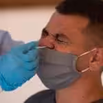 A PCR test being practice on a person. File photo courtesy of Últimas Noticias.