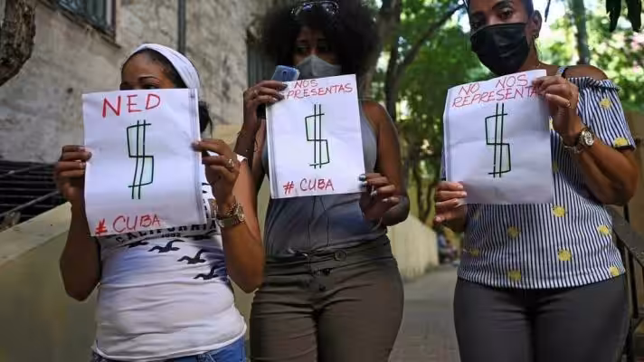 Women demonstrate against the financing of the NED to coup projects in Cuba (Photo: AFP).
