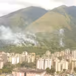 Unusual fire caused by the electrical incident in Caracas at the Avila Park. Photo courtesy of Twitter / @Naldoxx.