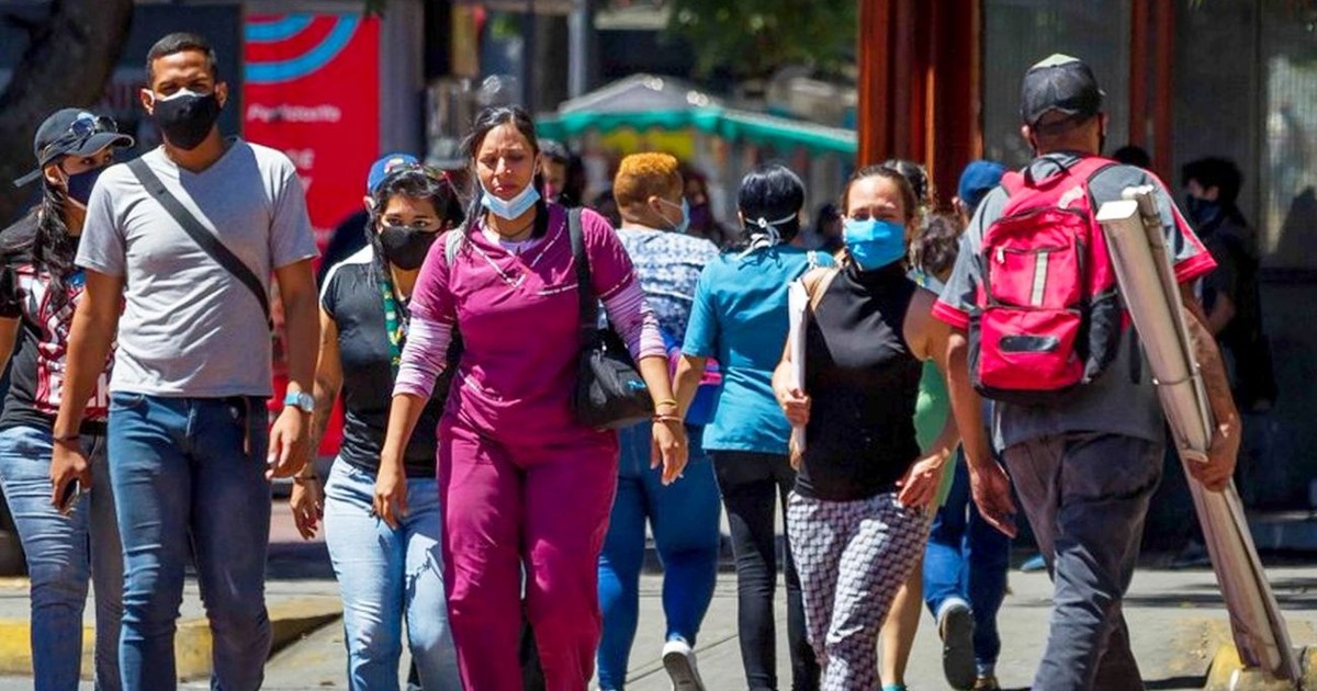 Venezuelans responsibly wearing face mask in public places to fight COVID-19. File photo.
