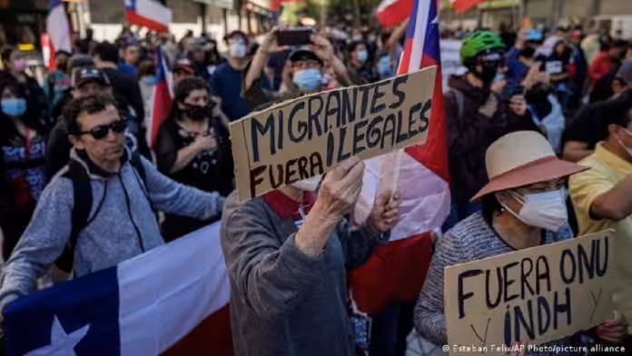 Xenophobic protest in Chile. Many of this protesters applauded Sebastian Pinera when he invited Venezuelans to "escape Maduro regime" and move to Chile. Photo courtesy of RedRadioVE.