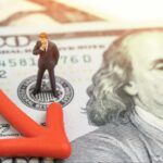 weak_dollar_arrow_down_AdobeStock_317377673-e1606315292525_a-696x392