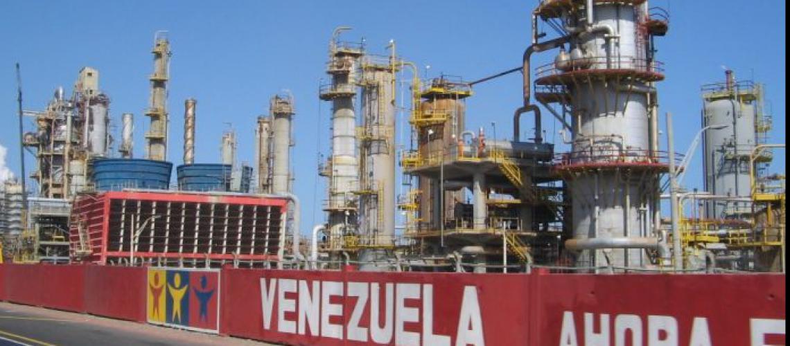 There was a small fire at El Palito refinery on November 13. Photo: Carabobo Es Noticia.