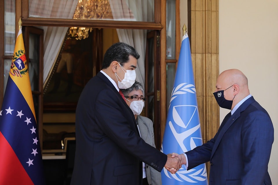 Venezuelan President Nicolas Maduro greets ICC Chief Prosecutor, Karim Khan, at the Miraflores residential Palace in Caracas, Monday, November 1, 2021. Photo courtesy of Twitter / @ViceVenezuela.