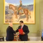 ICC's Chief Prosecutor, Karim Khan (left), shake hands with Venezuelan President, Nicolas Maduro (right), after signing a memorandum of understanding.  Photo courtesy of Prensa Presidencial.