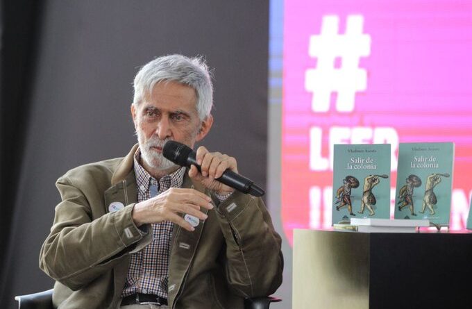Venezuelan thinker and writer Vladimir Acosta featured writer at FILVEN 2021. Photo by Twitter / @filven2021.
