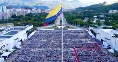 Aerial view of the Caracas Military Academy with more than 12 thousand youth musicians from El Sistema in an attempt to break a Guinness World Record. Photo by Twitter / @FreddyBernal.