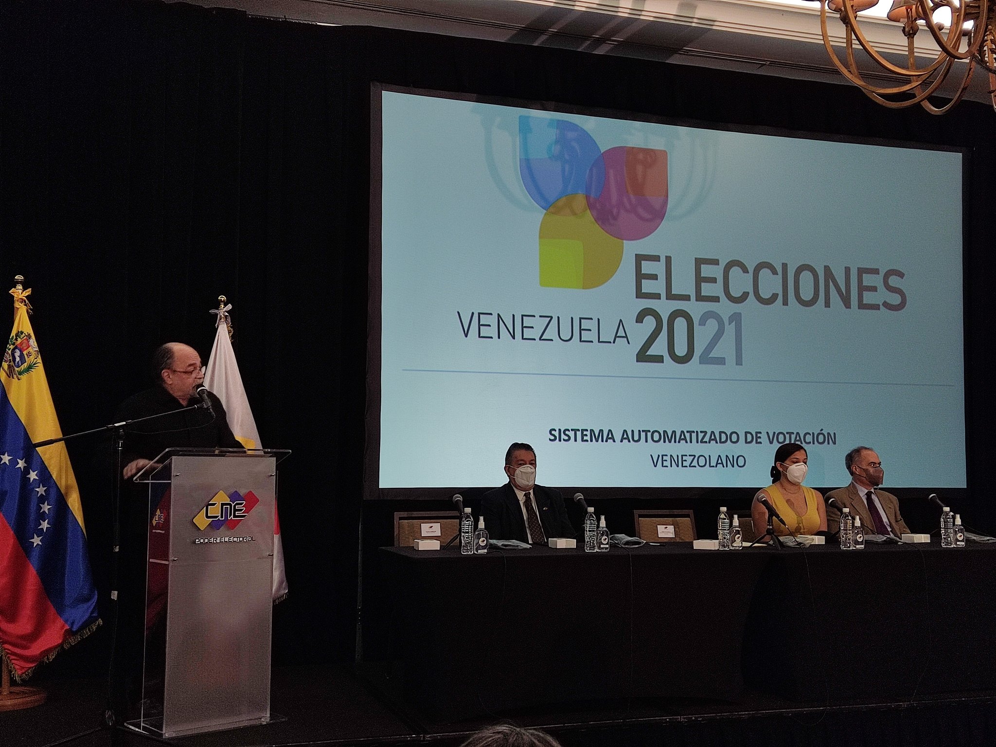 CNE's president Pedro Calzadilla speaking during his update on 21N regional elections. Photo by Twitter / @cneesvzla.