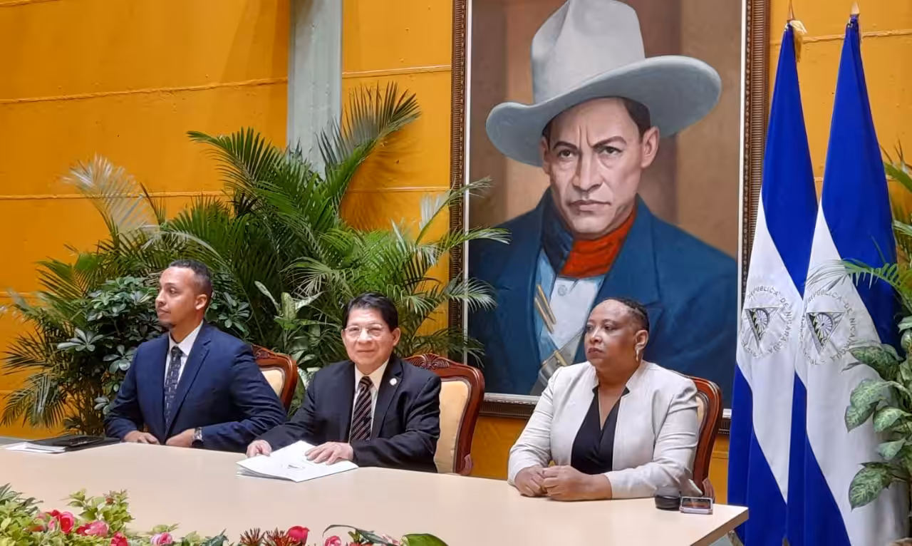 Nicaragua's Minister for Foreign Affairs Denis Moncada announcing its government decision to formally withdrawn fro the OAS.  Photo by Twitter / @KawsachunNews.