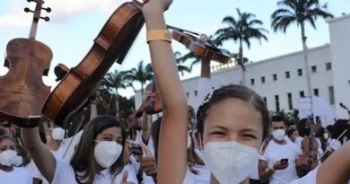 More than 12 thousand musicians from Venezuela's El Sistema while breaking the world record for the biggest performing orchestra. File photo.