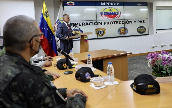Commander Remigio Ceballos during a press conference informing on a terrorist plot unveil by Venezuelan law enforcement agencies. Photo by Twitter / @MPPRIJP.