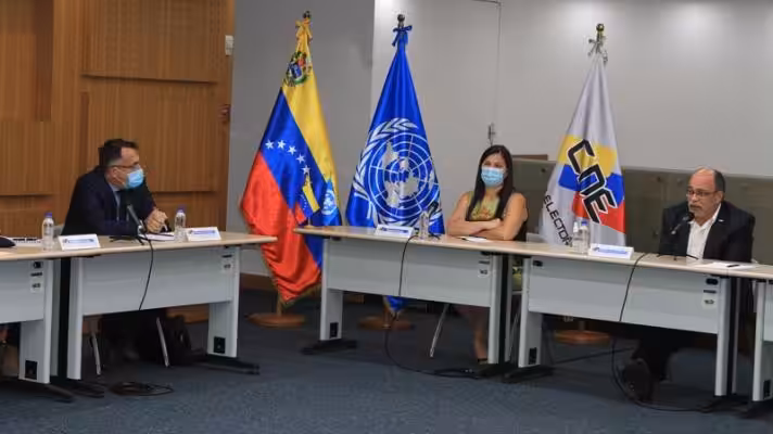 CNE authorities in a meeting with the UN electoral delegation. Photo: Twitter / @ cneesvzla.