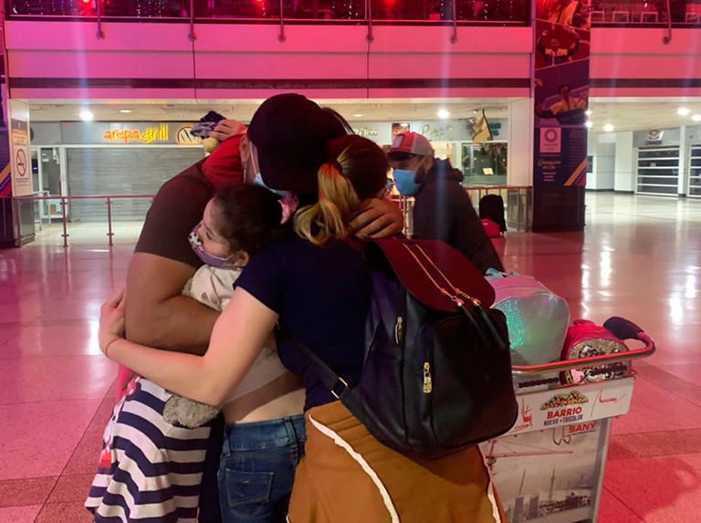 Family reunification is on of the goals of the Vuelta a la Patria program. Photo by MPPRE.