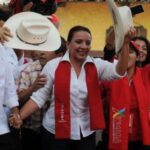 Honduran candidate Xiomara Castro attends a campaign activity with her husband, former president Manuel Zelaya (Photo: Orlando Sierra / AFP)