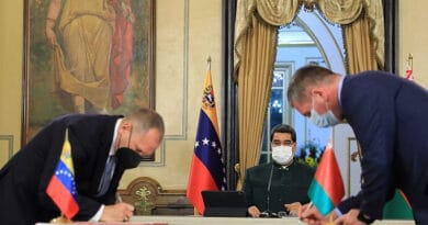 Signing ceremony of Venezuela-Belarus bilateral agreements witnessed by President Nicolas Maduro at the Miraflores Palace. Photo by Prensa Presidencial.