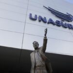 Néstor Kirchner statue at UNASUR headquarters in Ecuador. Photo by picture-alliance/AP/D. Ochoa.