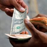 US dollar along Venezuelan bolivars at the hands of Venezuelans. File photo.