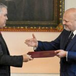 President Iván Duque and ICC prosecutor Karim Khan signed a compromise agreement last October 2021 and a preliminary investigation into human rights violations in Colombia was shelved. - Photo: AFP.