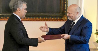 President Iván Duque and ICC prosecutor Karim Khan signed a compromise agreement last October 2021 and a preliminary investigation into human rights violations in Colombia was shelved. - Photo: AFP.